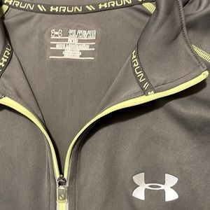 Under Armour Fitted HeatGear Performance 1/4 Zip. Gray/Green trim - 2 XL